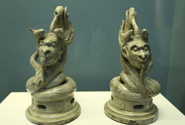 ງານສະແດງຫົວເລື່ອງ “ວັດຖຸສິ່ງຂອງທີ່ສັກສິດຫວຽດນາມ”